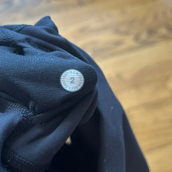 Lululemon Wunder Under Shorts - Picture 6 of 6